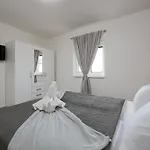 Apartman Lili Near The Porec