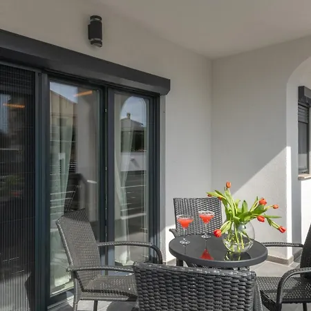 Apartman Lili Near The Porec