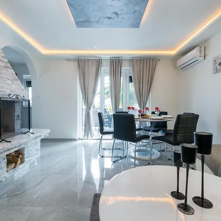 Lili Near The Poreč