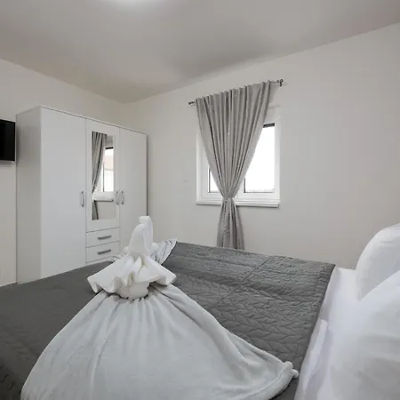 Apartment Lili Near The Porec