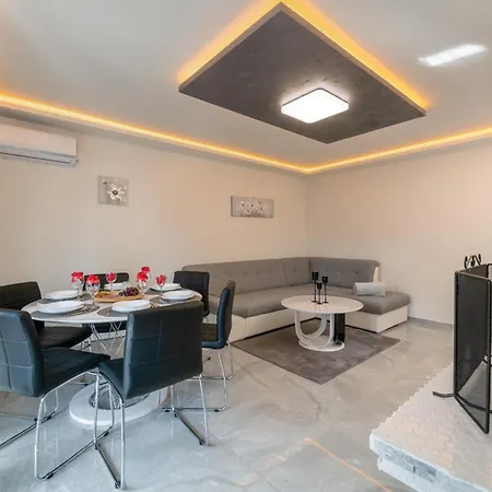 Apartment Lili Near The