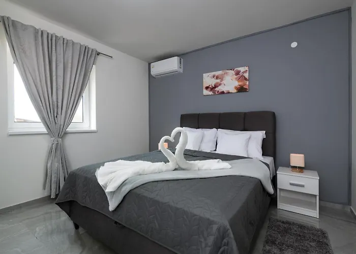 Lili Near The * Poreč