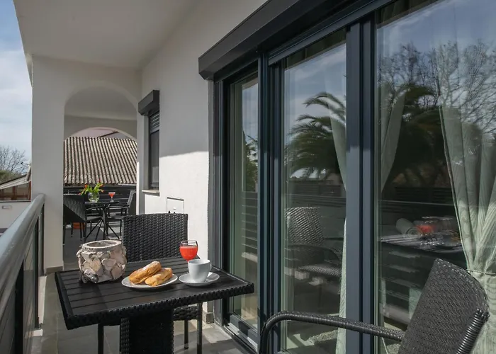 Lili Near The Апартаменти Пореч