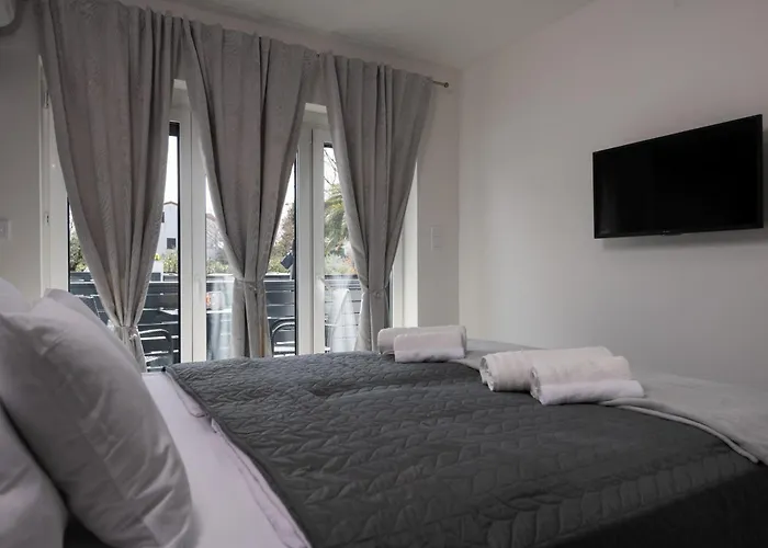 Lili Near The * Poreč