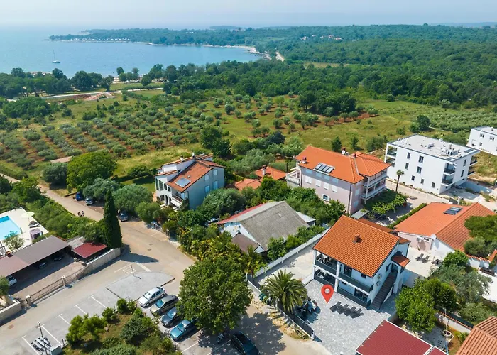 Апартаменти Lili Near The