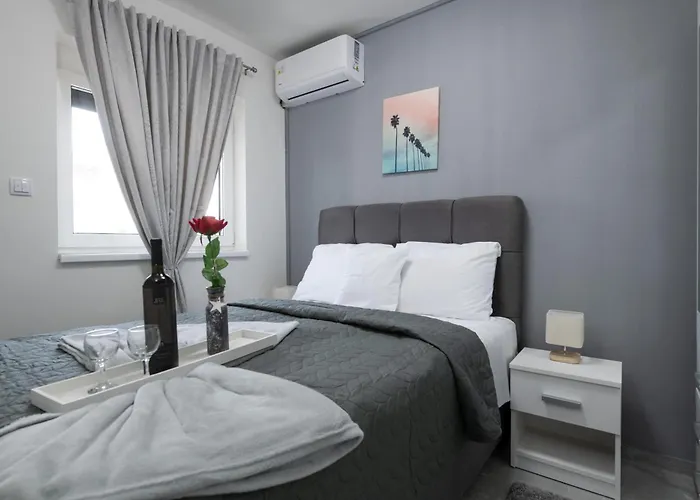 Lili Near The Apartman Poreč