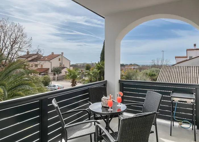 Lili Near The * Пореч