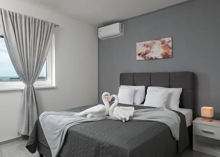 Lili Near The Пореч