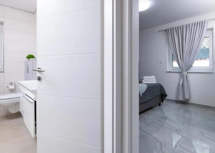 Апартаменти Lili Near The