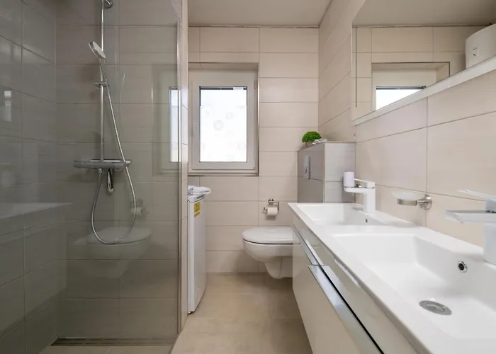 Lili Near The Апартаменти Пореч