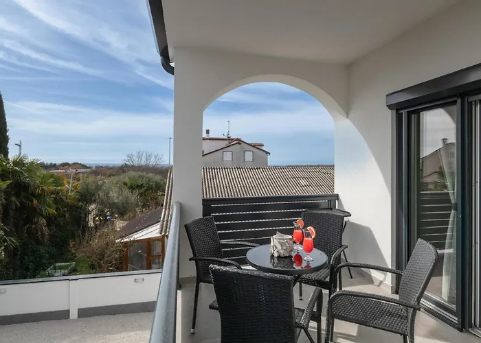 Lili Near The * Пореч