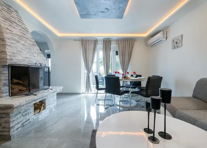 Lili Near The Пореч