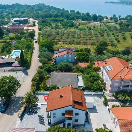 Apartment Lili Near The Poreč